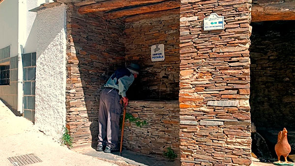 Fuente y Lavaderos Antiguos - Qué ver en el Barrio Bajo de Trevélez