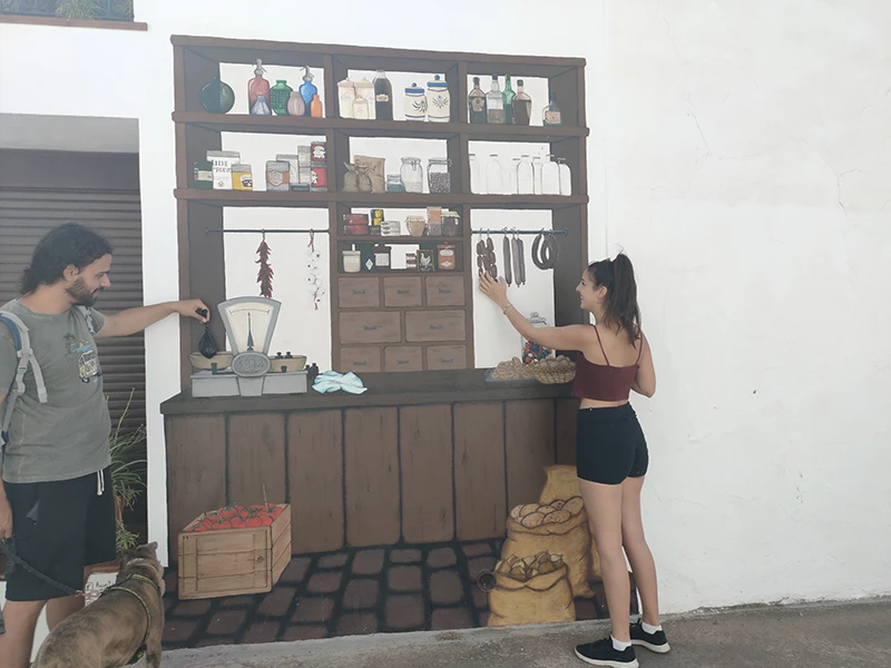 Mural de una antigua tienda del pueblo - Cartajima